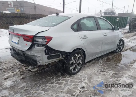 2021 Kia Forte Lxs z USA, uszkodzony, nr VIN 3KPF24AD4ME390465